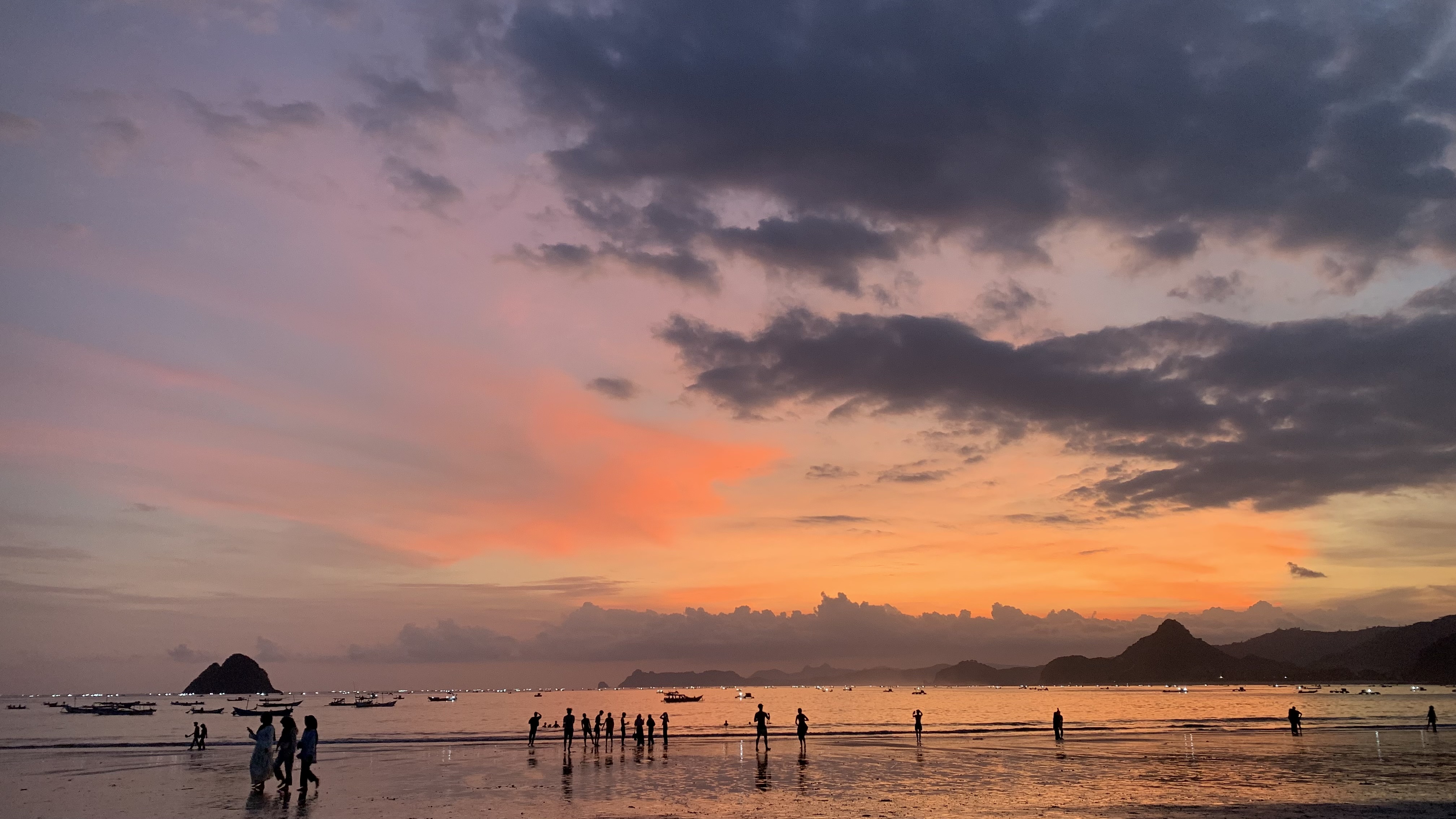 Pantai Selong Belanak